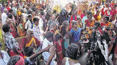 குலசேகரப்பட்டினம் முத்தாரம்மன் கோயில் சூரசம்ஹார விழா: லட்சக்கணக்கான பக்தர்கள் குவிந்தனர்