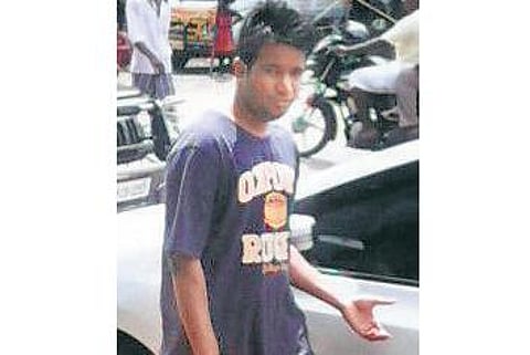 கடத்தப்பட்ட மருத்துவ மாணவரை குழிதோண்டி புதைக்க முயற்சி? - ஆர்.எஸ்.மங்கலத்தில் நடந்த போலீஸ் விசாரணையில் வெளியான அதிர்ச்சித் தகவல்