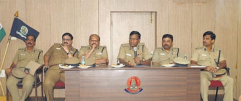 வணிக வளாக நிர்வாகிகளுடன் காவல் ஆணையர் ஆலோசனை: கண்காணிப்பு கேமராக்கள் பொருத்த உத்தரவு