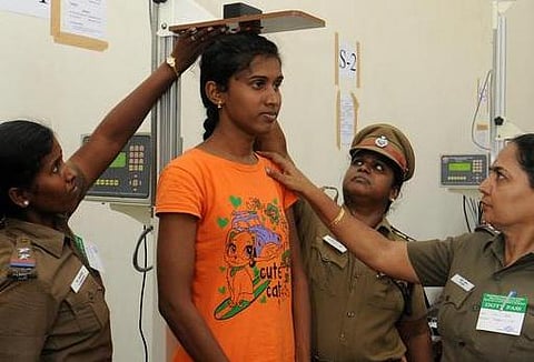 தன்னம்பிக்கையுடன் போராடி தடைகளை தகர்த்தெறிந்த திருநங்கை யாஷினி: இந்தியாவில் முதல்முறையாக எஸ்ஐ பணிக்கு தேர்வான பெருமை