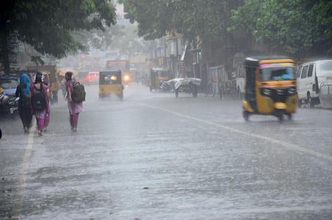 கனமழை: சென்னை, திருவள்ளூரில் பள்ளி, கல்லூரிகளுக்கு விடுமுறை