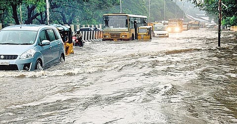 வீடுகளுக்குள் மழைநீர் புகுவது ஏன்?