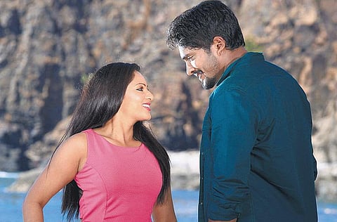 முன்னணி ஹீரோக்களுடன் நடிப்பது தெலுங்கில் சுலபம்.. தமிழில் கஷ்டம்!- நிகிஷா படேல் நேர்காணல்