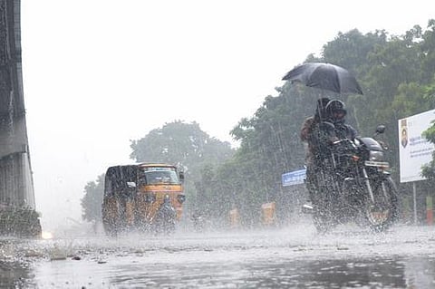 சராசரியை தாண்டியது பருவமழை: தமிழகத்தில் மழை நீடிக்கும்- வானிலை ஆய்வு மையம் தகவல்