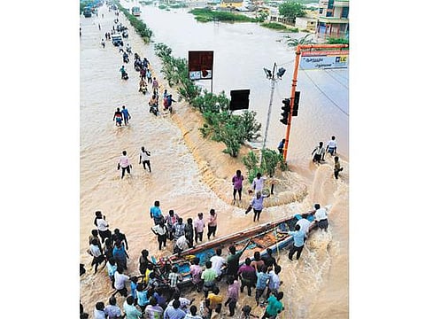 தூத்துக்குடியை சூழ்ந்தது காட்டாற்று வெள்ளம்