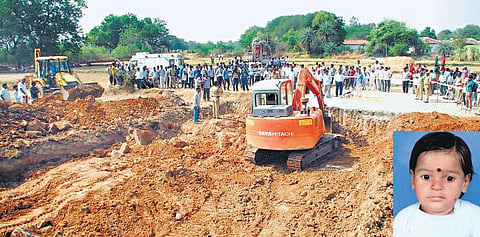 150 அடி ஆழ்துளை கிணற்றில் விழுந்த 3 வயது குழந்தையை மீட்கும் பணி தீவிரம்