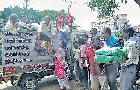 சென்னை, காஞ்சிபுரம், திருவள்ளூர் நிவாரண முகாம்களுக்கு 62 டன் பால் பவுடர்: வேலூர், தி.மலையிலிருந்து உதவிகள் குவிகின்றன