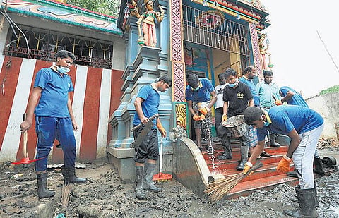 மழையில் மறைந்தது மாமத மாயை