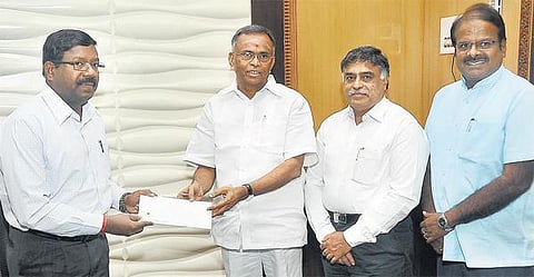 முதல்வரின் நிவாரண நிதிக்கு வேலம்மாள் குழுமம் ரூ.25 லட்சம்