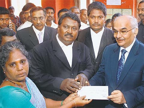 நாடு முழுவதும் தேசிய மக்கள் நீதிமன்றம்: தமிழகத்தில் 5.70 லட்சம் வழக்குகளில் தீர்வு - சென்னை வழக்கில் அதிகபட்சமாக ரூ.10.75 கோடிக்கு சமரசம்