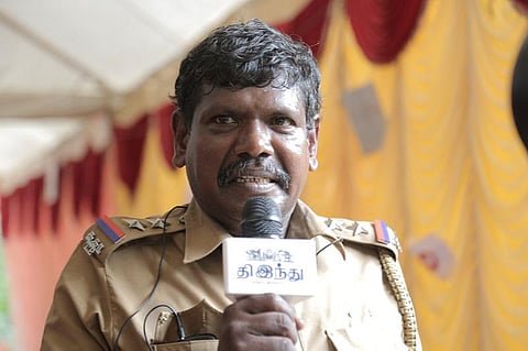 மழை முகங்கள்: உதவுவதில் மகிழ்ச்சி காணும் காவல் ஆய்வாளர் வில்லியம் டேனியல்