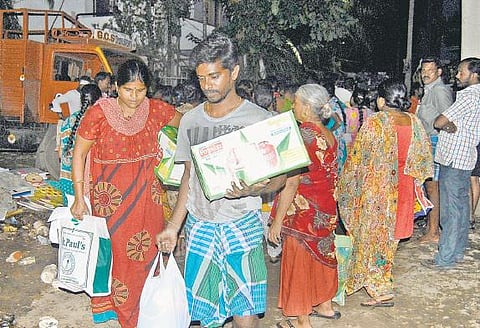 களத்தில் தி இந்து: உதவிகளால் உயிர்த்தெழுந்த மனிதநேயம்