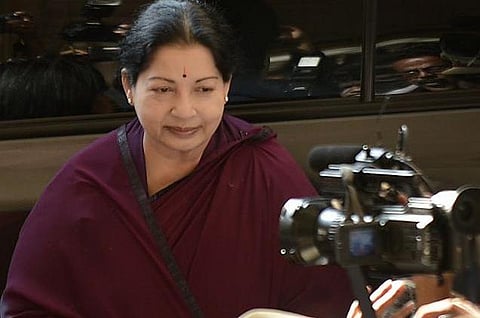 எஸ்சி, எஸ்டி மாணவர்களுக்கான உதவி திட்டம்: ரூ.1,549 கோடி நிலுவையை வழங்க மோடிக்கு ஜெயலலிதா கடிதம்