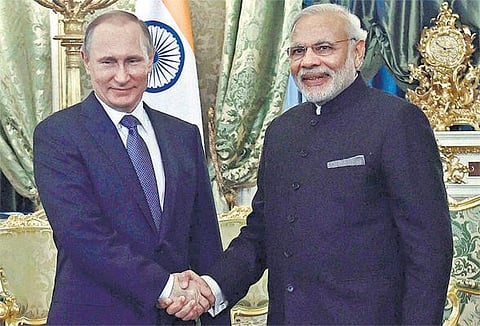 பிரதமர் மோடி, ரஷ்ய அதிபர் புதின் முன்னிலையில் பாதுகாப்பு, அணுசக்தி ஒப்பந்தங்கள் கையெழுத்து