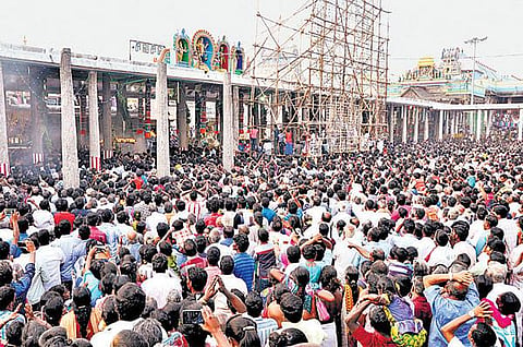 சிதம்பரம் நடராஜர் கோயிலில் ஆருத்ரா தரிசன விழா: லட்சக்கணக்கான பக்தர்கள் வழிபாடு