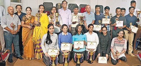 தமிழ்நாடு பில்லியர்ட்ஸ், ஸ்நூக்கர் வீரர்களுக்கு பாராட்டு