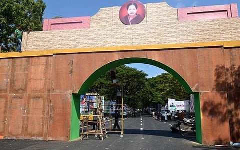 வெள்ள இழப்பீடு, ஜல்லிக்கட்டு, மீனவர் பிரச்சினை: ஜெயலலிதா கோரிக்கைகளுக்கு செவிசாய்க்க மத்திய அரசுக்கு அதிமுக வலியுறுத்தல்