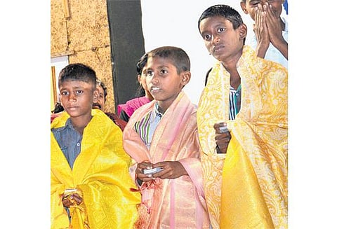 வெள்ள நிவாரணப் பணிகளில் ஈடுபட்டோருக்கு பாராட்டு: சான்றிதழ், நினைவுப் பரிசுகள் வழங்கப்பட்டன