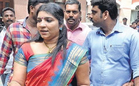 கேரள முதல்வர் நல்லவர்: வீடியோ ஆதாரங்கள் பொய்: கோவையில் சரிதா எஸ் நாயர் அறிவிப்பு