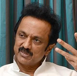 அலைபேசியை சார்ஜில் போட்டுக் கொண்டே யாரும் தயவு செய்து பேச வேண்டாம்: ஸ்டாலின் வேண்டுகோள்