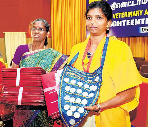 சென்னையில் கால்நடை பல்கலை. பட்டமளிப்பு விழா: 32 பதக்கங்கள் குவித்து மாணவி லாவண்யா சாதனை