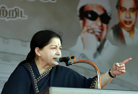 சின்ன பையனும் அப்பாவின் அரசியலும்: ஜெயலலிதா சொன்ன நம்மை நாமே குட்டிக்கதை!