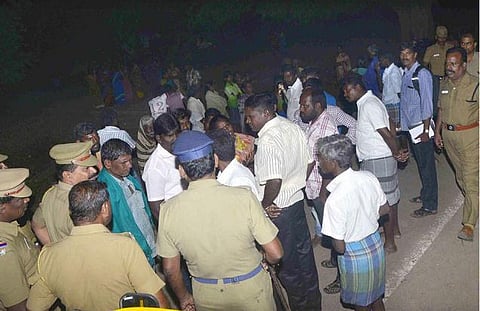 தைலாபுரம் அருகே விபத்து: ராமதாஸின் பாதுகாப்பு வாகனம் மோதி 6 பேர் காயம்