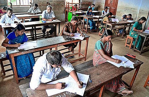 ஆசிரியர் தேர்வு வாரியம் மூலம் 1,062 முதுகலை பட்டதாரி ஆசிரியர்களை விரைவில் தேர்வு செய்ய முடிவு