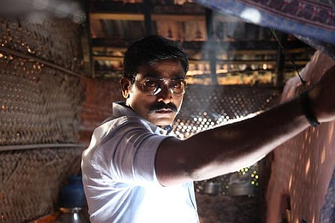 நடிகர்களுக்காக சண்டையிடாமல் அரசியலை விவாதிப்பீர்: இளைஞர்களுக்கு விஜய் சேதுபதி அறிவுரை