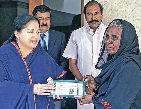 சென்னையில் மூத்த குடிமக்களுக்கான இலவச பஸ் பாஸ் திட்டத்தை முதல்வர் தொடங்கி வைத்தார்