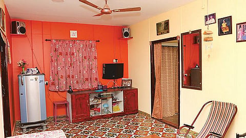சிமெண்ட் பலகையில் வீடு