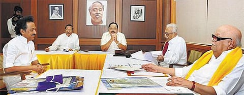 திமுகவில் நேர்காணல் முடிந்தது: மு.க.ஸ்டாலினிடம் கேள்வி கேட்ட துரைமுருகன்
