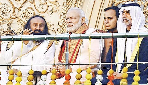 ஸ்ரீ ஸ்ரீ ரவிசங்கரின் வாழும் கலை அமைப்பின் கலாச்சார விழாவில் மோடி பங்கேற்பு: மழையிலும் தொண்டர்கள் வருகை