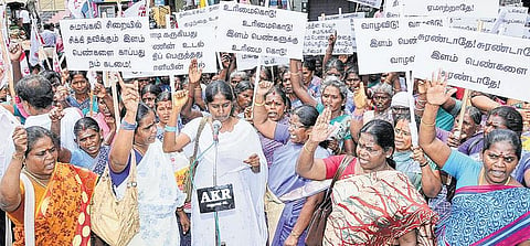 தமிழகத்தில் தற்கொலை செய்து கொள்பவர்களில் 2-ம் இடத்தில் ‘சுமங்கலி’ திட்ட பெண்கள்: தன்னார்வ அமைப்பின் ஆய்வில் தகவல்