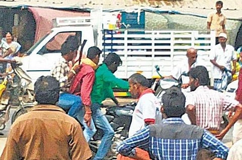 ‘போலீஸ் நினைத்திருந்தால் மாணவர் கொலையை தடுத்திருக்க முடியும்’- உள்ளூர் பிரமுகர்கள் தகவல்