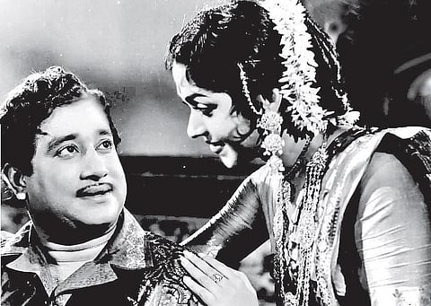 சூழல் ஒன்று பார்வை இரண்டு: உன் துக்கத்தை எனக்குத் தா