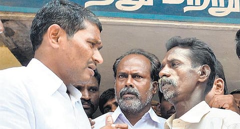 கலப்புத் திருமணம் செய்ததால் தாக்கப்பட்ட கவுசல்யாவுக்கு வி.சி கட்சி சார்பில் ரூ.1 லட்சம் நிதியுதவி: படிப்புச் செலவையும் ஏற்பதாக உறுதி