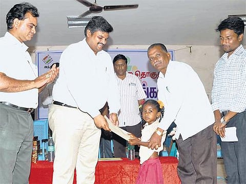 234 தொகுதி பெயர்களை மனப்பாடமாக சொன்ன 7 வயது சிறுமி தேர்தல் தூதுவரானார்: செய்யாறு சார் ஆட்சியர் அறிவிப்பு