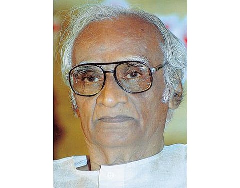 புனைவு என்னும் புதிர்: வாழ்க்கையை வேடிக்கை பார்ப்பவர்