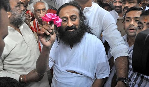 ஸ்ரீஸ்ரீரவிசங்கர் நிகழ்ச்சியின் தாக்கம்: டெல்லியில் யோகா விழாவுக்கு அனுமதி அளிக்க மத்திய அரசு தயக்கம்
