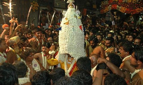 கொல்லம் சம்பவம் எதிரொலி: பெங்களூரு பச்சை கரக திருவிழாவில் பட்டாசு வெடிக்க தடை