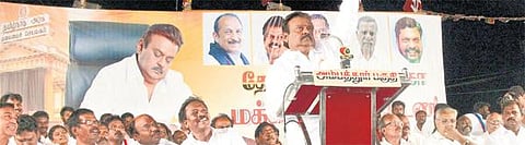 எங்கள் பக்கம் மக்கள் இருக்கிறார்கள்: அம்பத்தூரில் விஜயகாந்த் பேச்சு
