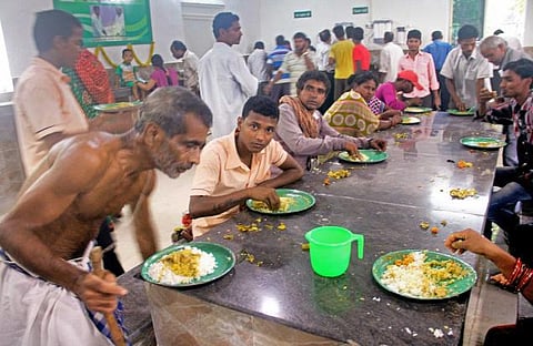 ‘ஆஹார்’ திட்டத்தின் கீழ் ரூ.5-க்கு சாப்பாடு: ஒடிசாவில் கூடுதலாக 100 மலிவு விலை உணவகங்கள் திறப்பு
