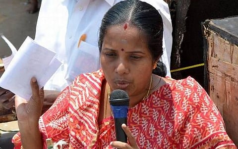 விதி மீறி கோயிலுக்குள் பிரச்சாரம்: பாஜக வேட்பாளர் வானதி மீது வழக்கு