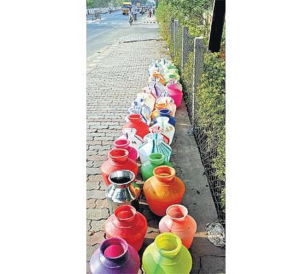 மதுரையில் ஒரு குடம் குடிநீர் 10 ரூபாய்: அரசியல் கட்சிகளை அச்சுறுத்தும் தண்ணீர் பிரச்சினை