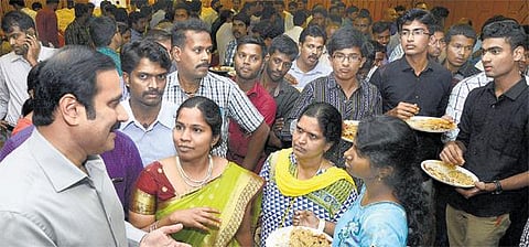 அதிமுக - பாமக இடையேதான் போட்டி: அன்புமணி ராமதாஸ் கருத்து