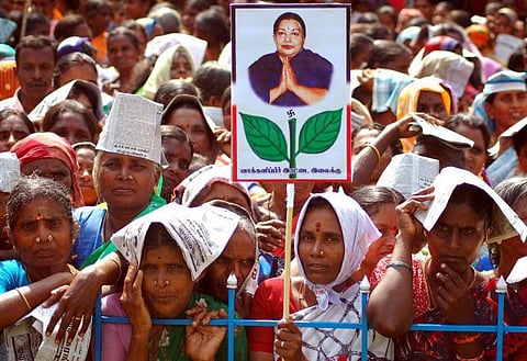 கொளுத்தும் வெயிலால் பிரச்சாரம் செல்ல தயங்கும் வேட்பாளர்கள்