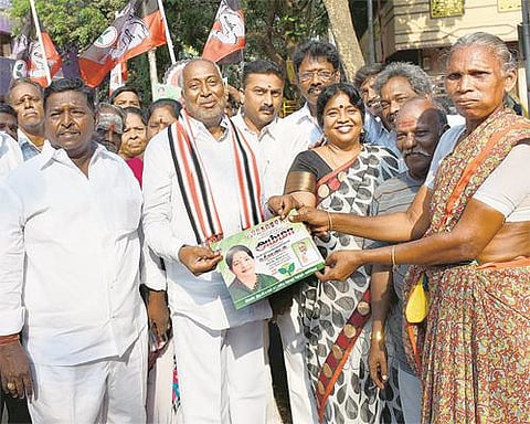வெள்ள நிவாரணப் பணிகளை முன்னிறுத்தி திரு.வி.க. நகர் தொகுதியில் களைகட்டும் பிரச்சாரம்