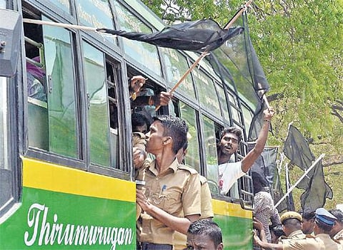 போட்டியிலிருந்து விலகல்: வைகோ மனமாற்றத்தின் பின்னணி என்ன? - விடிய விடிய விவாதித்த பின் எடுத்த முடிவு