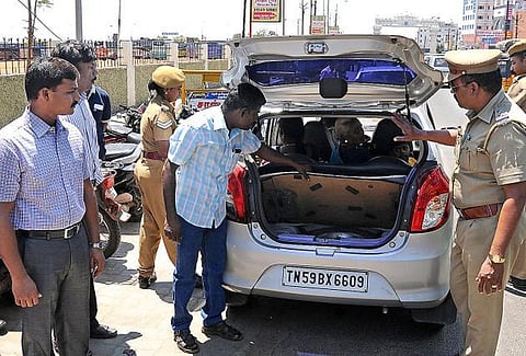 தலைமை தேர்தல் ஆணையரிடம் திமுக - காங்கிரஸ் புகார் எதிரொலி: தமிழகம் முழுவதும் தீவிர சோதனை
